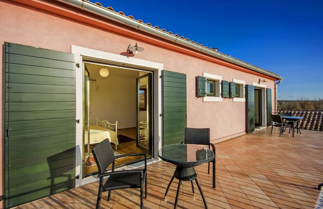 Gorgeous Villa With Private Swimming Pool and Covered Terrace - Foto 27