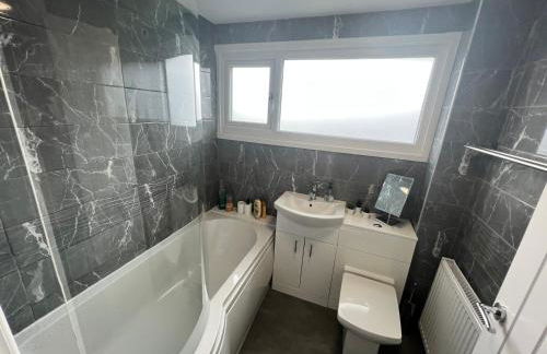 Very comfy 3 bed town house - Foto 46