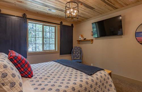 Uncle Chris Cabin by KABINO Air Conditioning Smart TVs Chefs Kitchen Spacious WiFi Grill Bills Island Reservoir Fishing - Foto 41