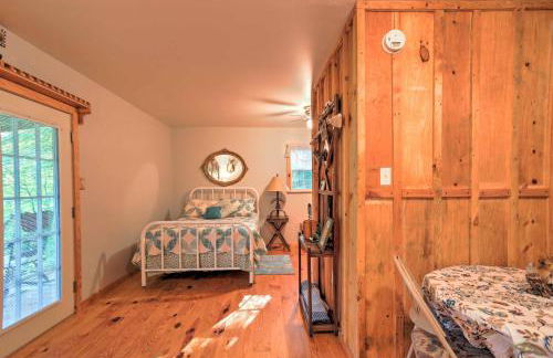 Rustic Briceville Cabin with Porch Tucked in Forest! - Foto 11