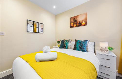 Spacious London 2-Bed Flat with a King Bed-Save on Long Stays-5 Separate Beds- Parking Available! - Foto 26