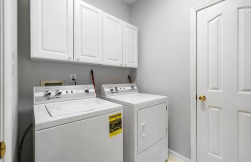 Elegant Retreat Spacious with Outdoor Fireplace - Foto 9