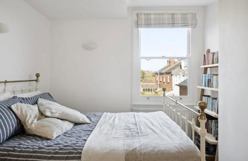 Beautiful Victorian Home on Peaceful Green Square - Foto 17