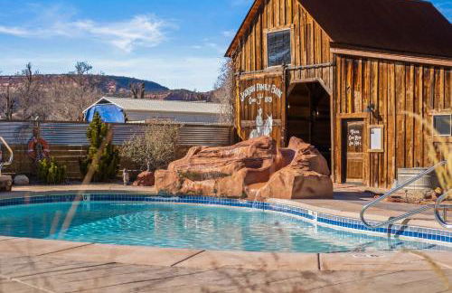 Timber & Tin H 2Bed 2Bath w Pool & Rooftop Deck - Foto 19