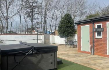 The Hot Tub Townhouse by Holiday Heim - Photo 44