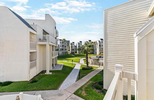 Upscale Modern Villa Private w Terrace in Bahia Mar Beachfront Resort, Heated Pool! - Photo 18
