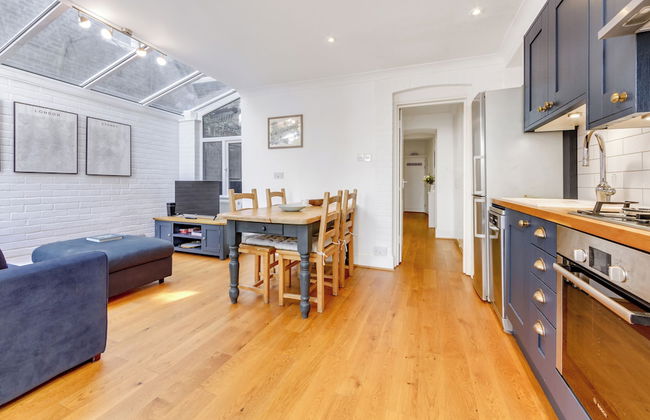 Charming Hampstead Retreat with Patio - Foto 7