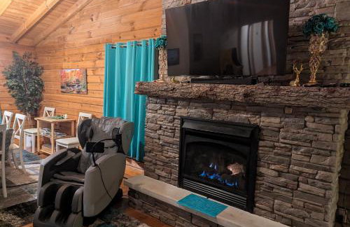 Ascension Cabin - hot tub, fire pit, babbling brook - Foto 24