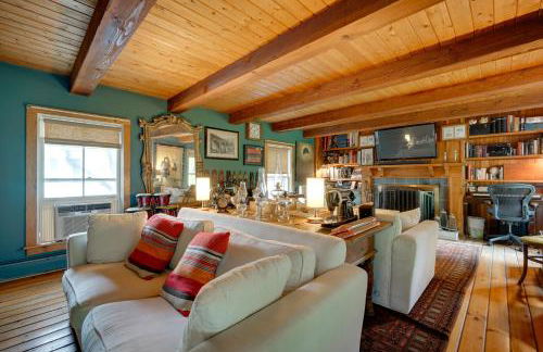 Gorgeous Victorian-Style House with Hilltop Pool! - Photo 13