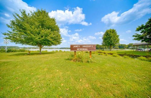 Steps to Lake and Public Boat Ramp Edinboro Cottage - Foto 26