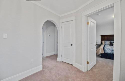 Main Street Oasis Pool and Hot Tub Sleeps 8 - Foto 20