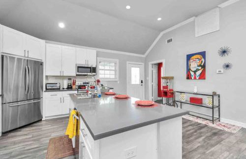 Prolific Red Luxe: Private Deck + Stylish Living - Photo 33