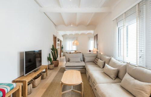 Mediterranean Retreat with 4-Bedroom, 3-Bath Apartment in Barcelona - Foto 12