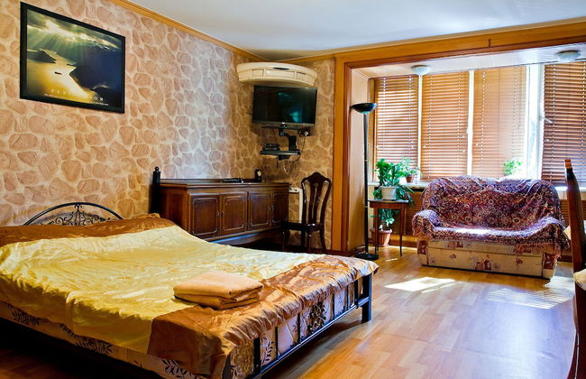 Lessor Apartments - Photo 2