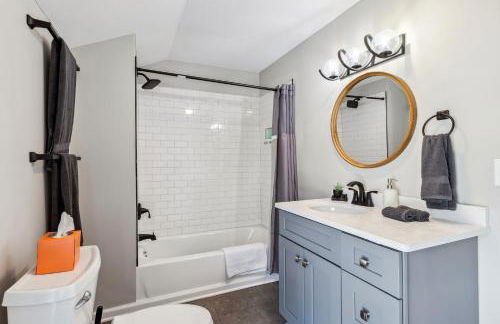 Spacious Home with Game Room - 9 mins from Cedar Point - Foto 40