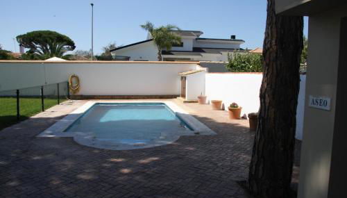 Moderno y amplio chalet, con piscina privada - Foto 5