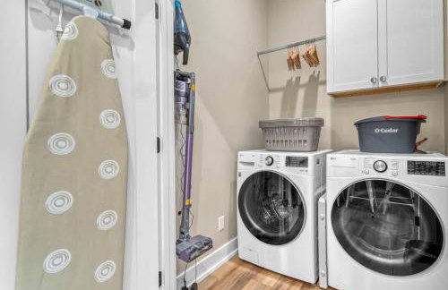 Luxe by the Lake - Pool Access - Photo 38