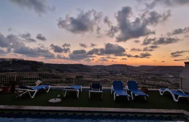 Modern 4-bed Home in Ix-xaghra, Valley View Pool - Foto 17