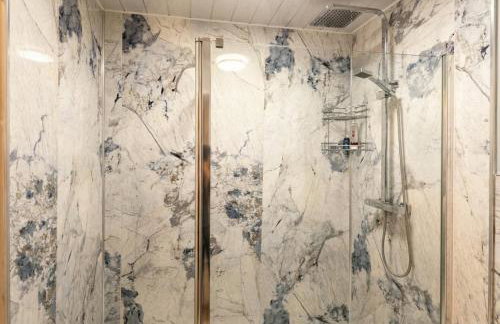 Family-Friendly Detached House Near Leeds and Bradford with Garden - Foto 25