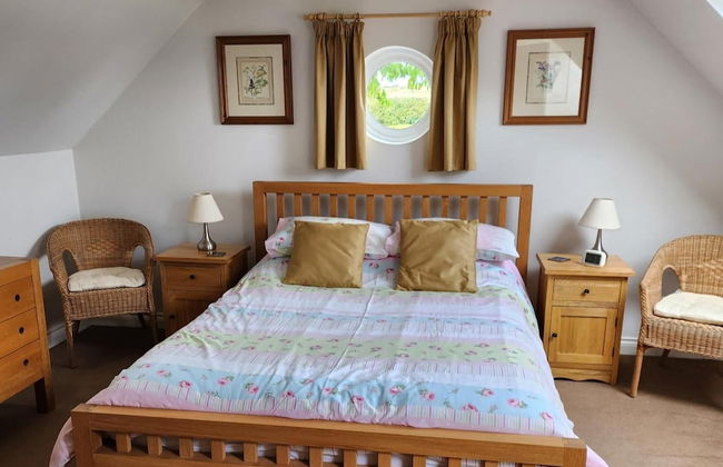 Cottage Sleeps 4 - Pet Friendly w Free Parking - Foto 1