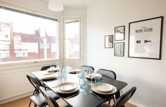 2ndhomes Modern & Cozy 2BR Apt w Balcony - Foto 13