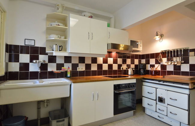 Large Hunting Lodge With Enormous Beautiful Garden - Photo 12