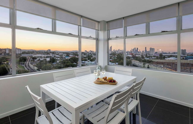 Oaks Brisbane Woolloongabba Suites - Photo 10