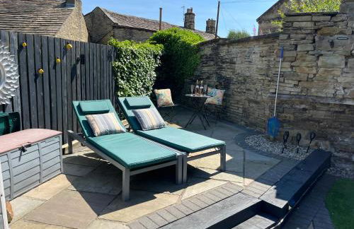 Honeybee Cottage, with a log fire & a hot tub. - Foto 9