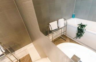 Spacious 2Bed - Great for Contractors - Driveway&Garden - Foto 63