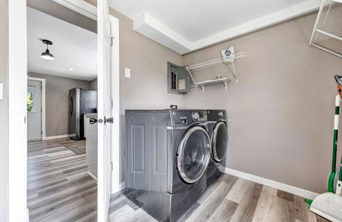 Lazy River Villa - Hottub! Fenced Yard! Fire Pit! - Foto 72