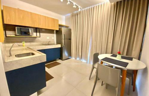 109 - Flat elegante na praia de Jaguaribe - Salvador - Foto 2