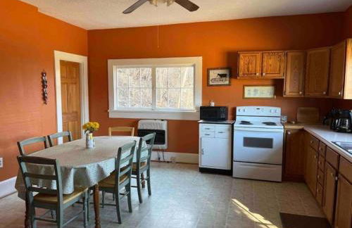 Inviting Cottage Rental on a Private Farm in Rileyville, Virginia - Photo 39