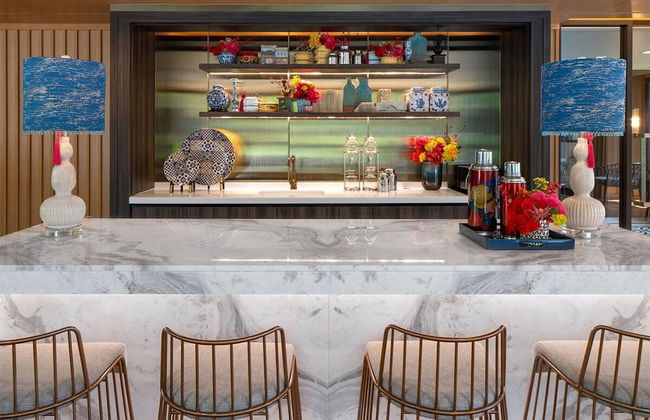 Romantic Bedroom With Mountain View Near Central - Photo 13