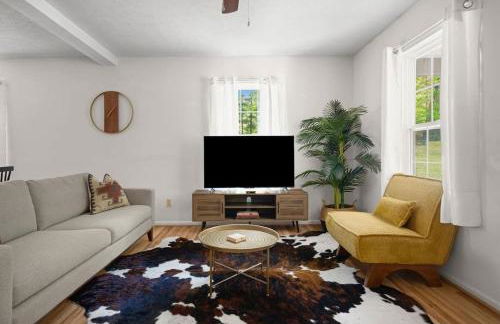 Bryce Cabin - Hot Tub, Fire Pit, Pets, Screened Porch, Wi-Fi - Foto 17