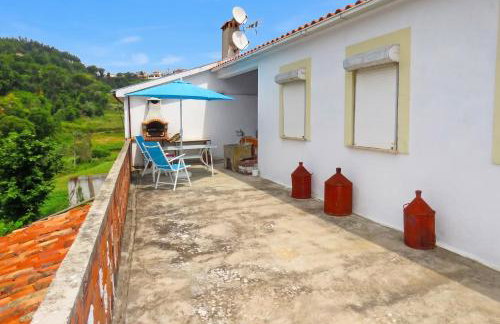 Charming house in Miranda do Corvo + Spacious terrace - Foto 1