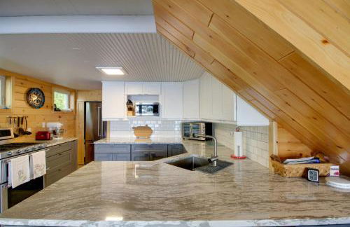 Dock and Fire Pit Lakefront Cabin in Deer River! - Foto 8