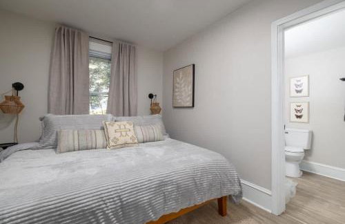 The Hilltop Haven HISTORIC West Salem Charm 5 Mins to Downtown Hospitals Walk to Greenway - Foto 14