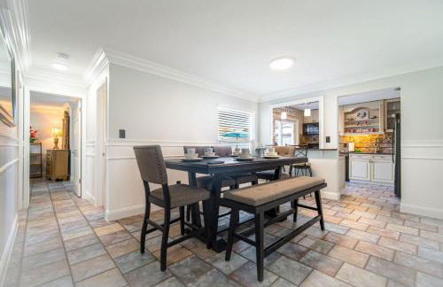 Family Home with Pool, Game Room, and Grill Near Disney - Foto 1