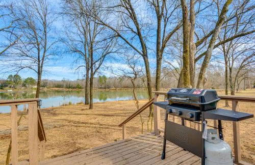 Lakefront Home with Yard and Deck in North Little Rock - Foto 21