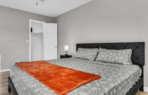 Relaxed 2BR Condo Close to Dining and Entertainment - Foto 16