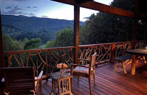 Luxurious Mountain Retreat with Hot Tub Jacuzzi Suite & Wood-Burning Fireplace - 10 Min to Boone - Foto 3