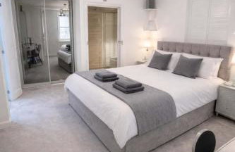 The Grand 4-Bed Ebbsfleet Home - Big Garden & Parking Space, Near Bluewater - Foto 7