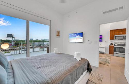 Modern Unit in Downtown Miami With Free Parking - Photo 12