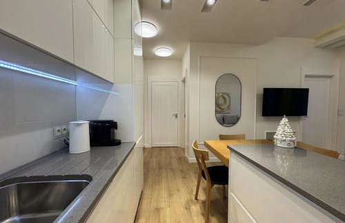 Free Garage Parking & AC, Luxury Apt - Old Town & Kazimierz - Foto 38