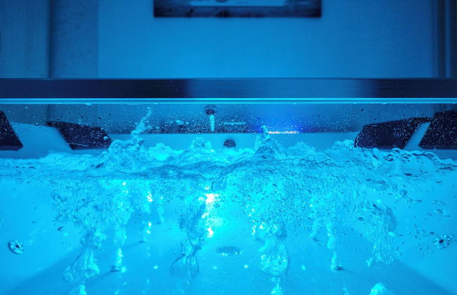 Premium Jacuzzi Suite at the City Center - Photo 19