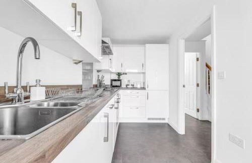 City Centre house for Family, Group & Contractor Stay - Sleeps Upto 9 Guests with Free Parking - Foto 54