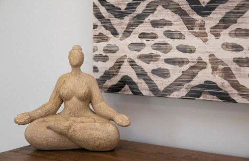 Deluxe 6 Bedroom 3 Min to Downtown w 2-car Driveway - Foto 42