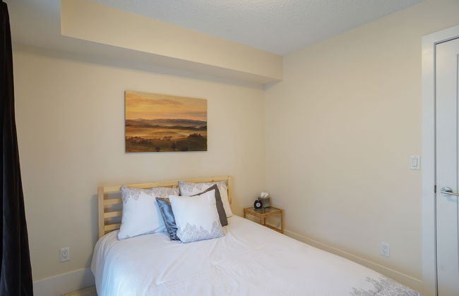 Applewood Suites - Luxury 3 BDRM - Photo 10