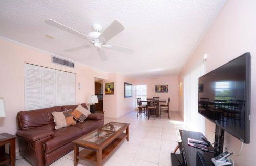 Enjoy Fully Equipped 2BR Condo Near The Beach - Foto 11