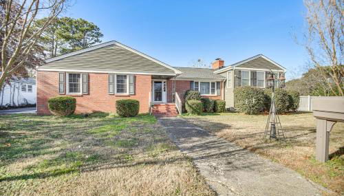 Waterfront Home with Dock and Yard in Hampton! - Foto 1